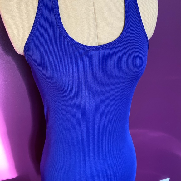 “Look-at-me!” Beautiful blue tank top for gym 💪🏽 - Picture 1 of 6